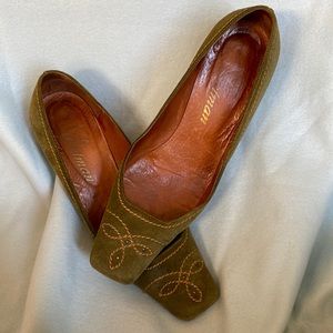 Suede pumps